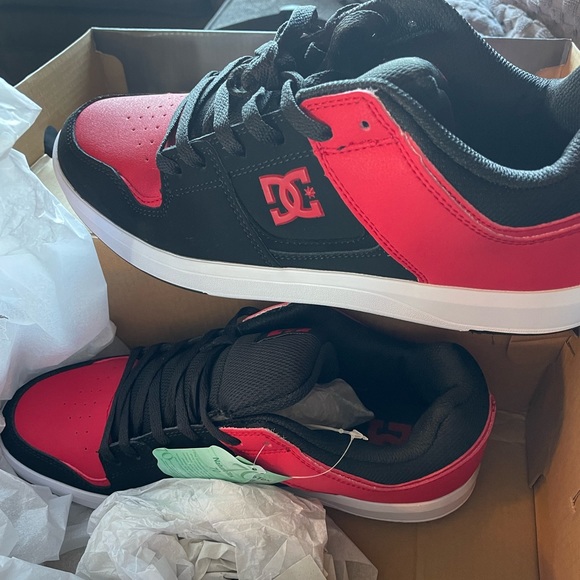 New with tags in box DC cure men shoes size 9 - Picture 1 of 1